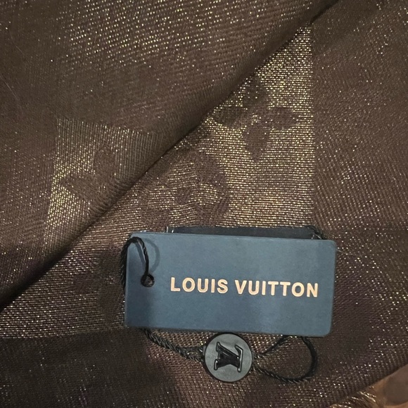 Châle Monogram Silk Scarf - Picture 2 of 4